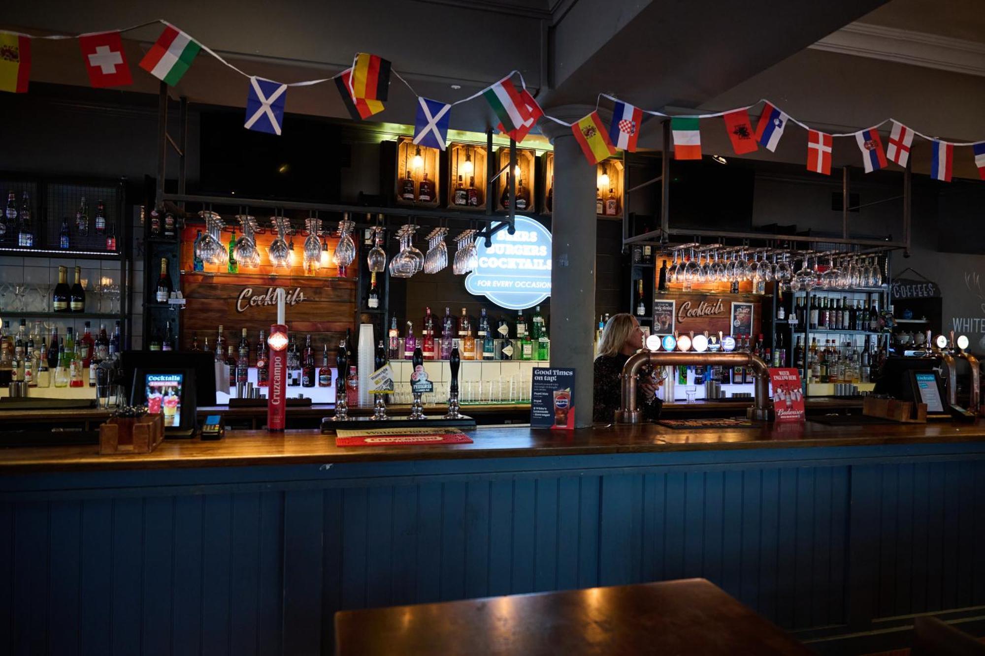 White Hart, Newmarket By Marston'S Inns Zewnętrze zdjęcie